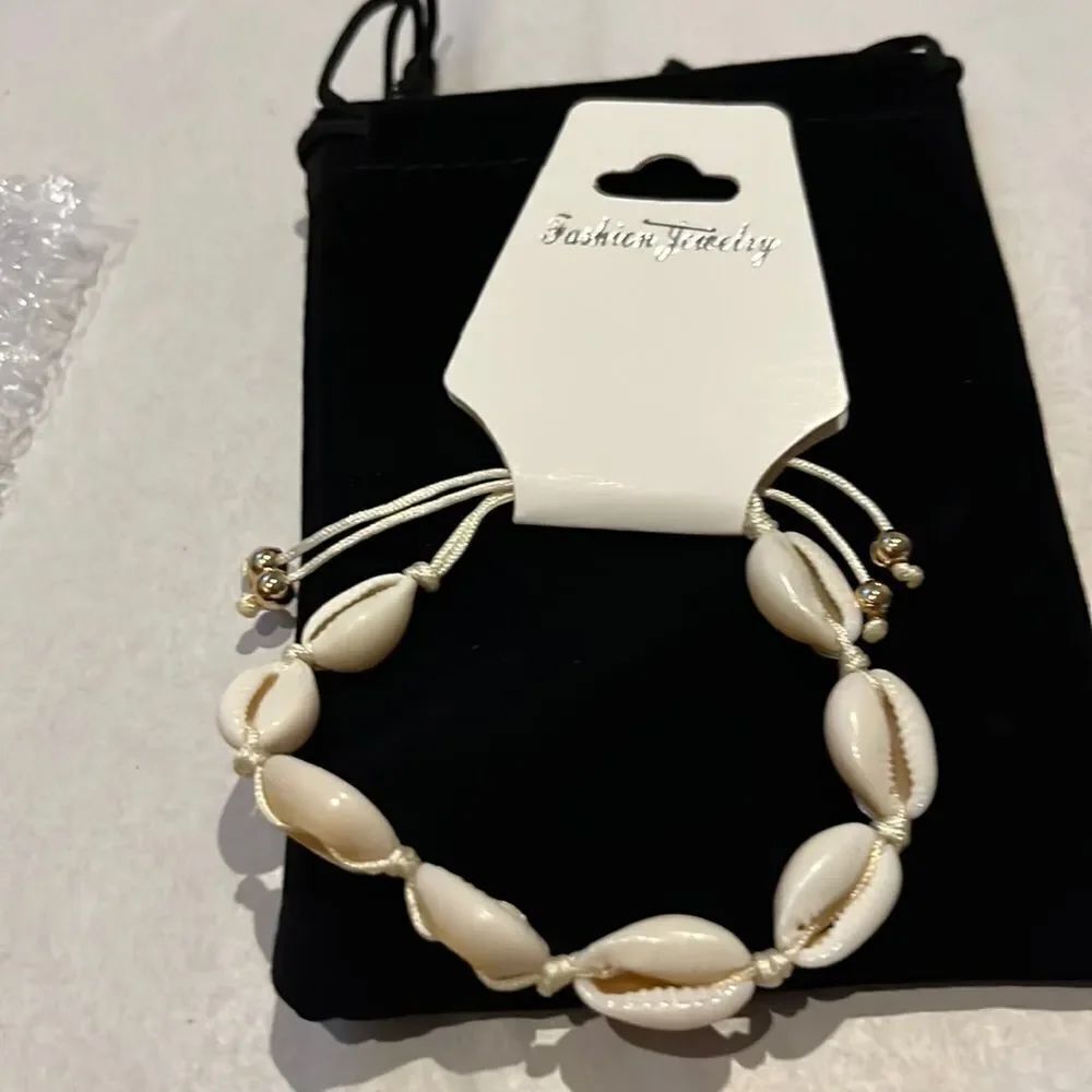 Shell Bracelet 